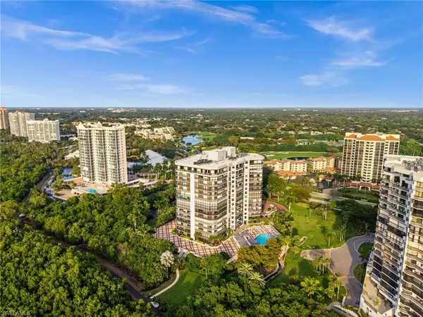 Naples, FL 34108,6075 Pelican Bay BLVD #104