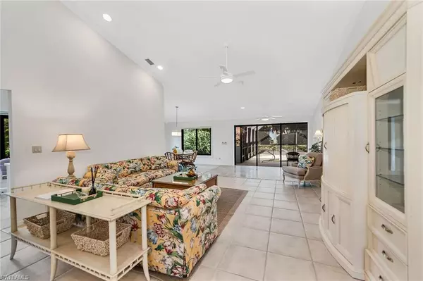 Naples, FL 34104,203 Kings WAY