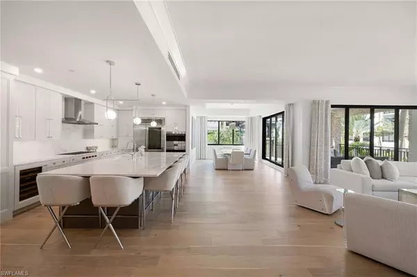 Naples, FL 34102,1130 3rd AVE S #210