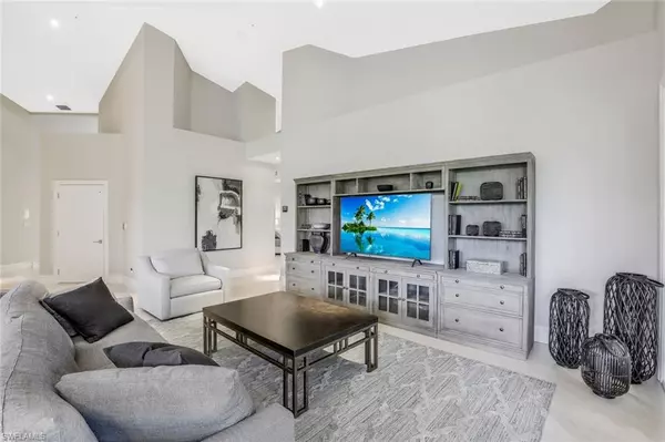 Naples, FL 34103,107 Colonade CIR #103