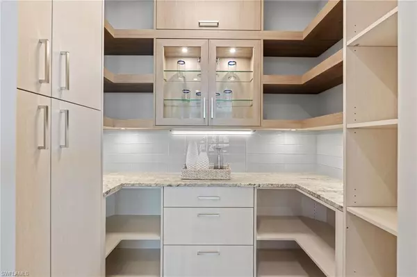 Bonita Springs, FL 34134,121 Barefoot CIR #16