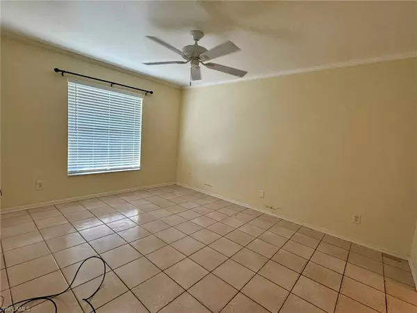 Naples, FL 34116,2153 Sunshine BLVD #4