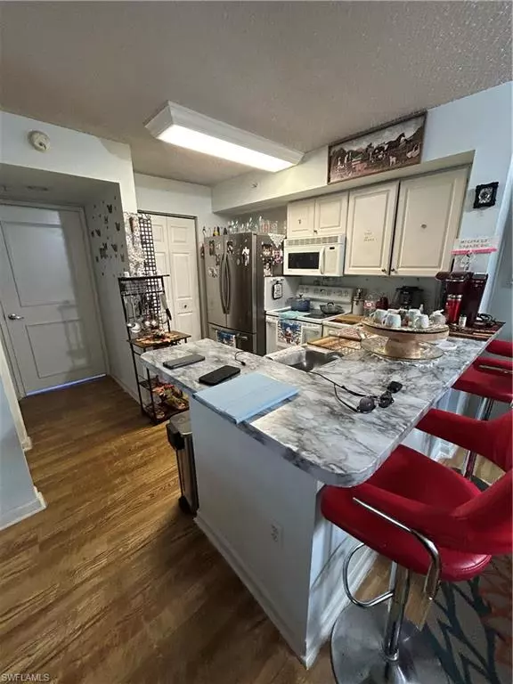 Naples, FL 34104,1150 Wildwood Lakes BLVD #8-107