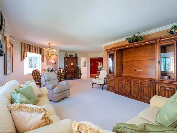 Naples, FL 34108,7425 Pelican Bay BLVD #1106