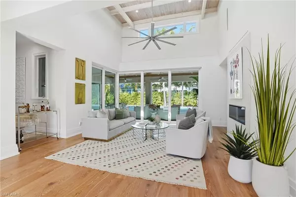 Naples, FL 34102,185 North Lake DR