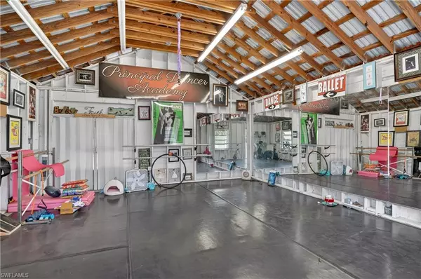 Naples, FL 34120,685 11th ST NW