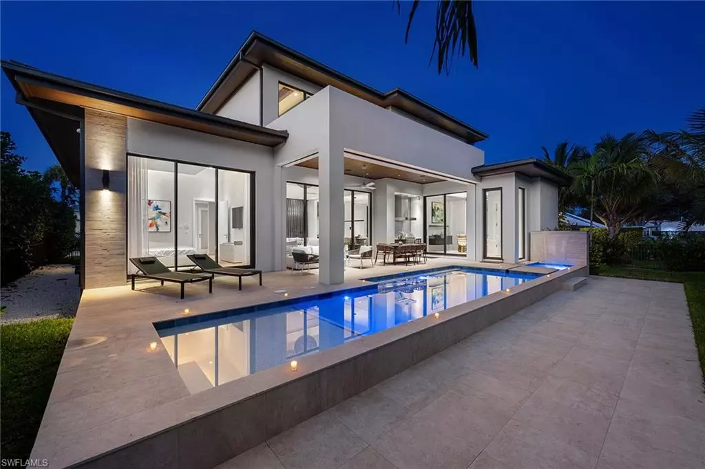 Naples, FL 34102,788 7th AVE N