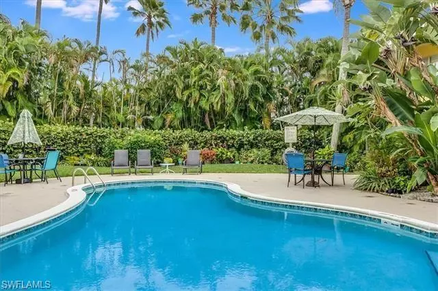 Naples, FL 34112,4290 Gulfstream DR #4