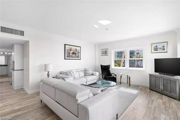 Marco Island, FL 34145,240 Seaview CT #211