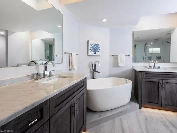 Naples, FL 34108,21 Bluebill AVE #1006