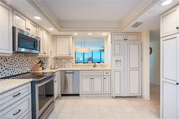 4751 Gulf Shore BLVD N #PH8, Naples, FL 34103