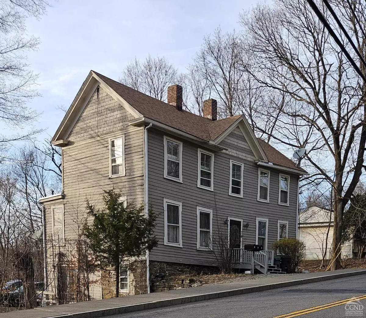 Chatham, NY 12037,36 Spring ST