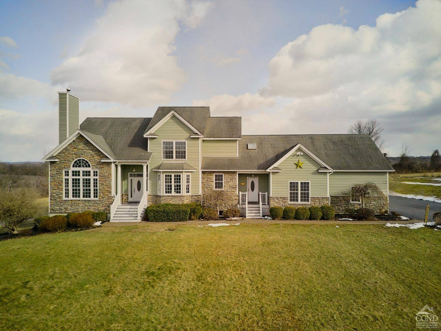 27 Gallagher LN, Pleasant Valley, NY 12569