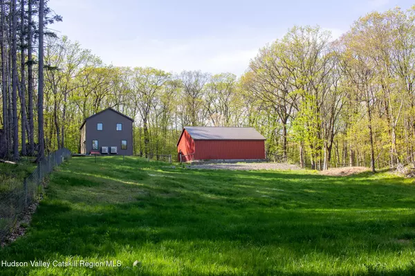 30 Ridge LN, Hillsdale, NY 12529