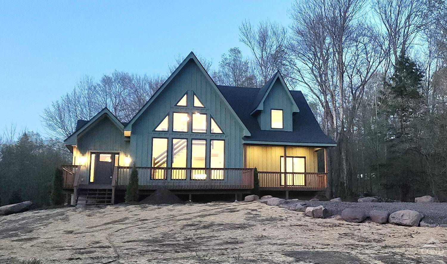 20 Brookhollow LN, Windham, NY 12496
