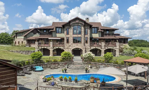 Pleasant Valley, NY 12569,165 Drake RD