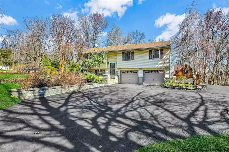 164 N Putt CORS, New Paltz, NY 12561