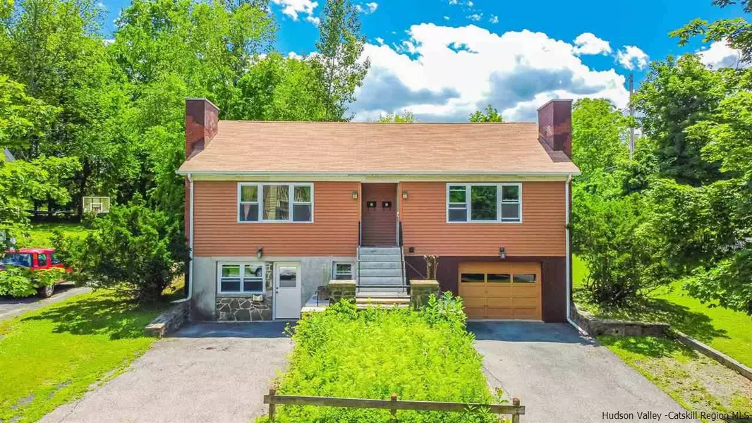 16 Mohonk AVE, New Paltz, NY 12561