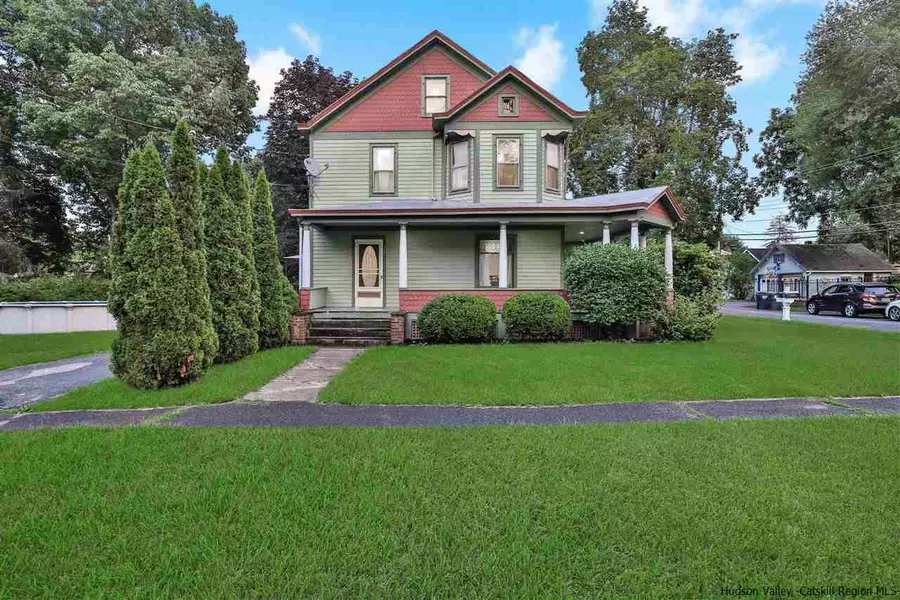 28 Orchard ST, Wallkill, NY 12589