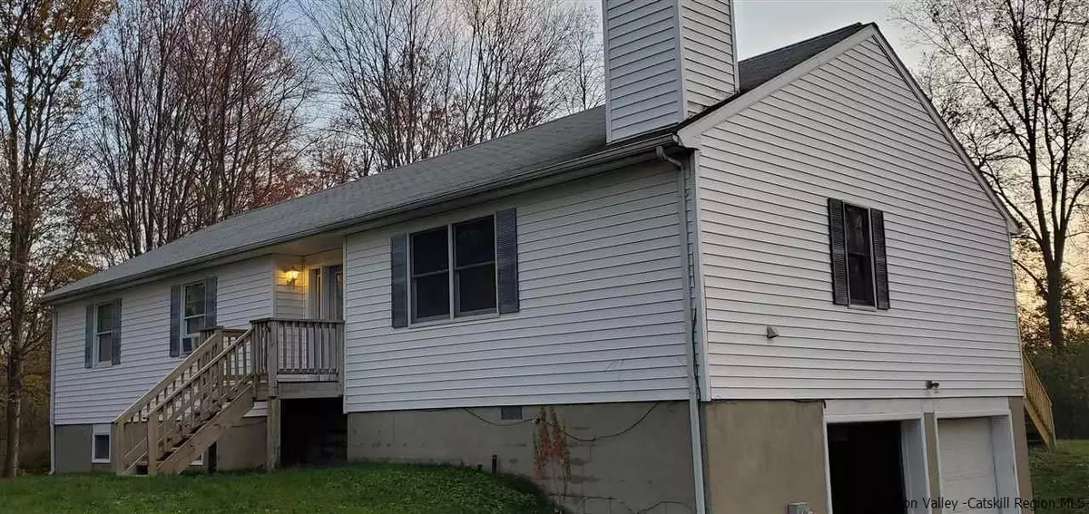 Highland, NY 12528,9 Sara LN