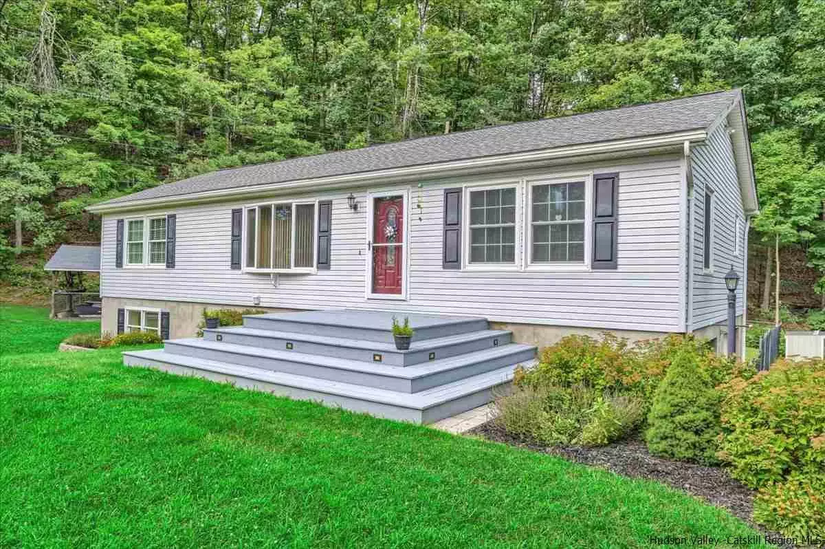 West Hurley, NY 12491,33 Beesmer RD