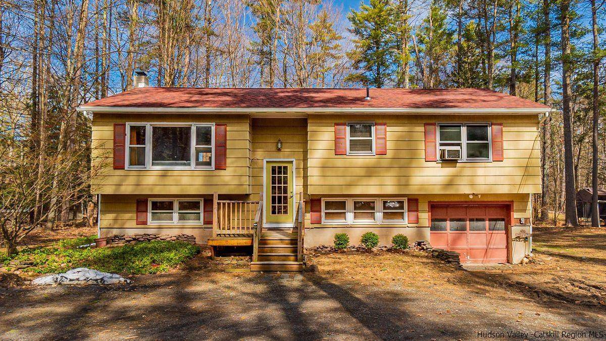 12 Niles DR, Woodstock, NY 12498