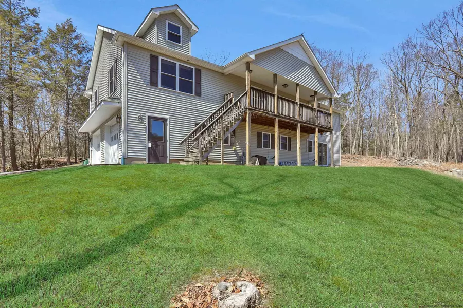 74 Loughran LN, NY 12528