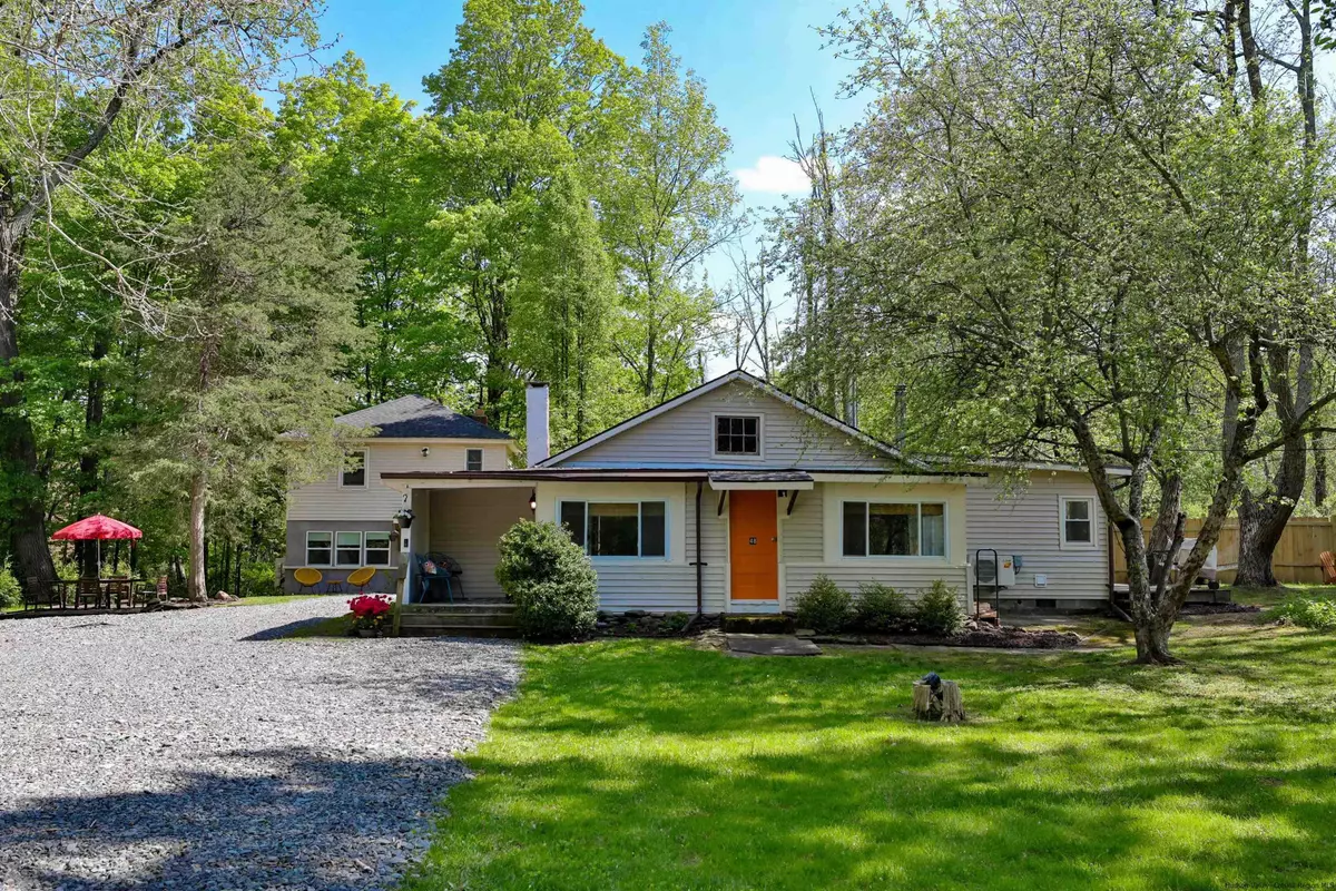 West Shokan, NY 12494,48 Lang RD