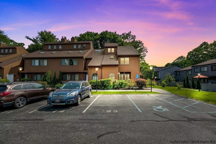 501 Scenic LN, Poughkeepsie, NY 12603