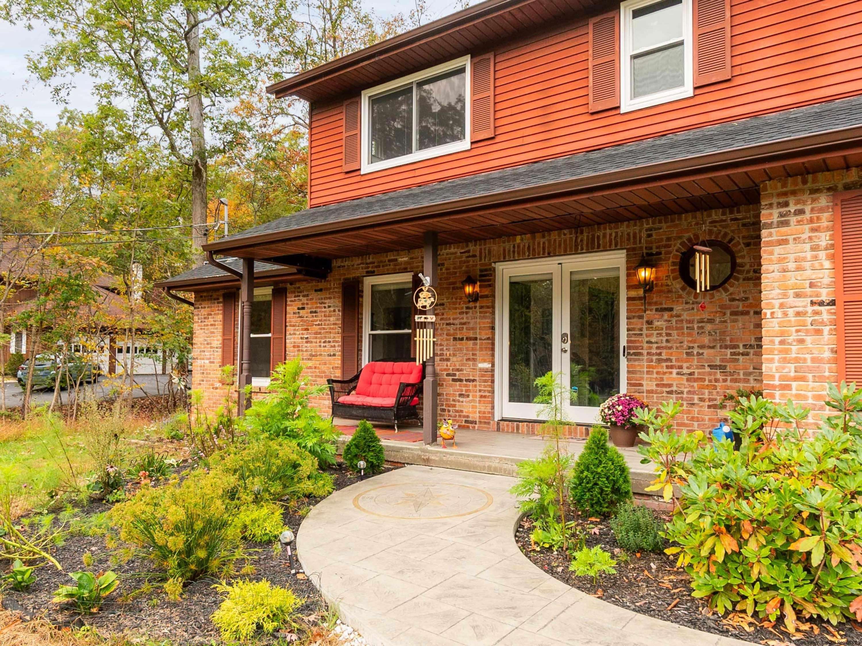 12 Holiday DR, Woodstock, NY 12498
