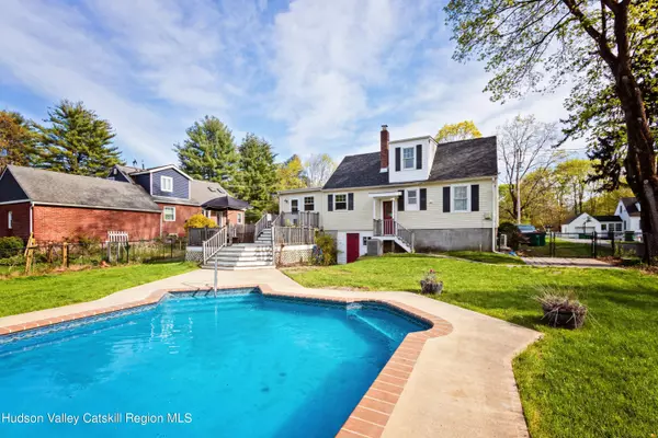 51 Schoolhouse LN, Poughkeepsie, NY 12603