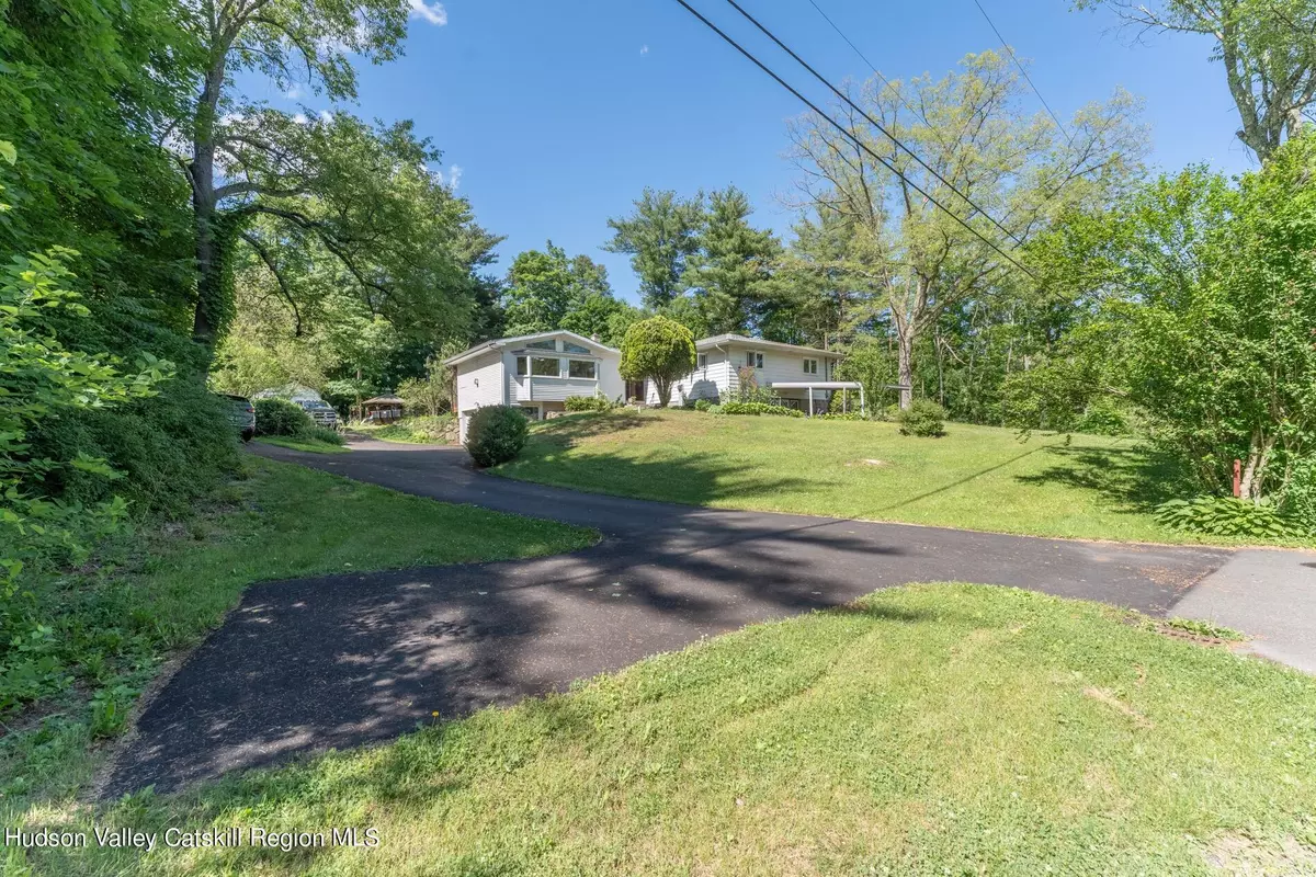 Ulster Park, NY 12487,4 Rodmans LN