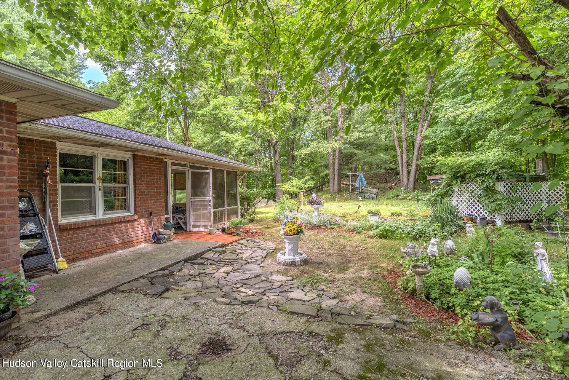 Port Ewen, NY 12466,186 Horton LN