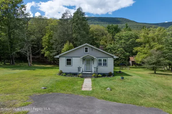 Saugerties, NY 12477,449 Manorville RD