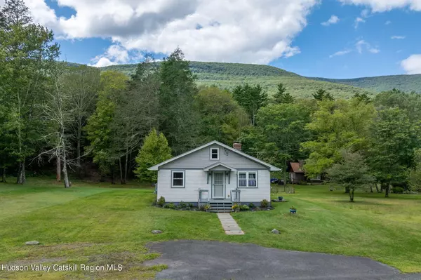 Saugerties, NY 12477,449 Manorville RD