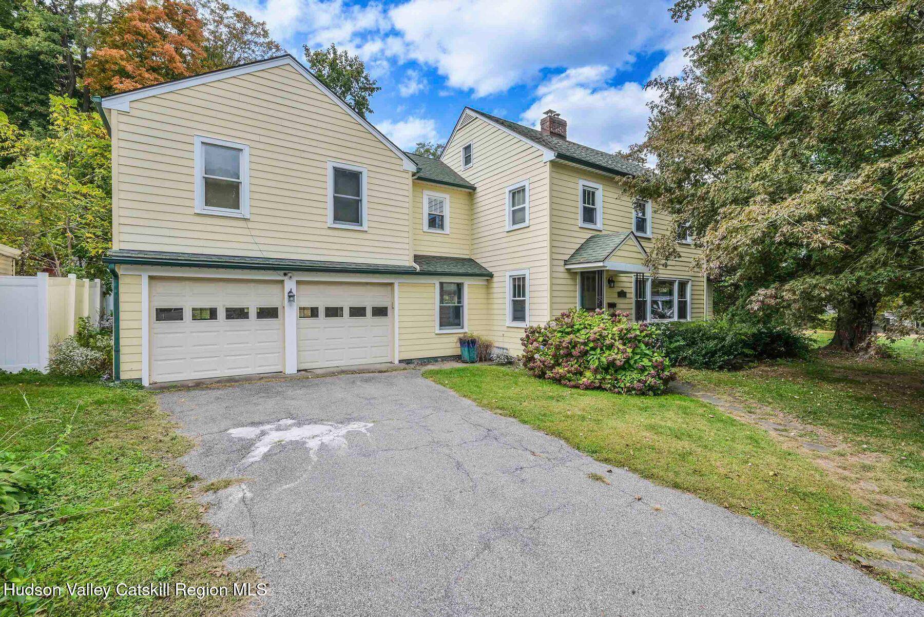 30 Violet PL, Rhinebeck, NY 12572