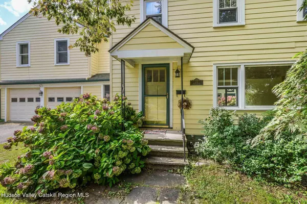 Rhinebeck, NY 12572,30 Violet PL