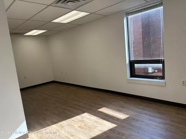 Kingston, NY 12401,273 Wall ST