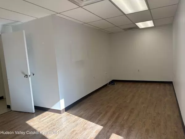 Kingston, NY 12401,273 Wall ST