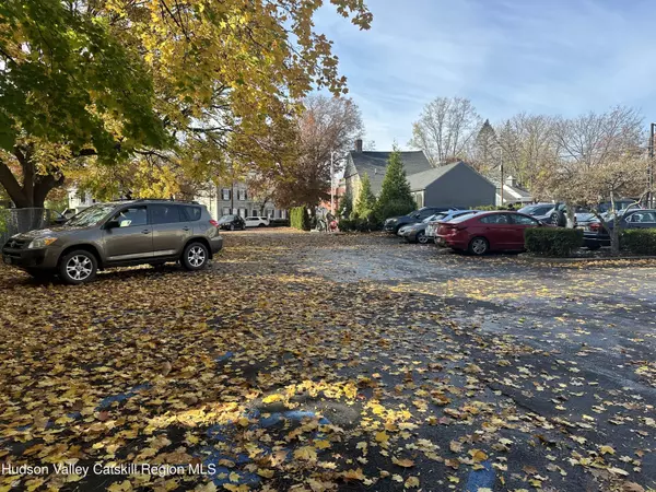 Kingston, NY 12401,273 Wall ST