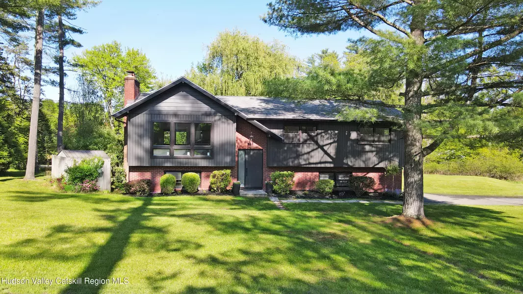 36 Oriole DR, Woodstock, NY 12498
