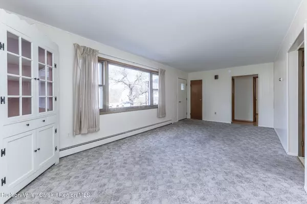 Saugerties, NY 12477,21 Arthur Lane