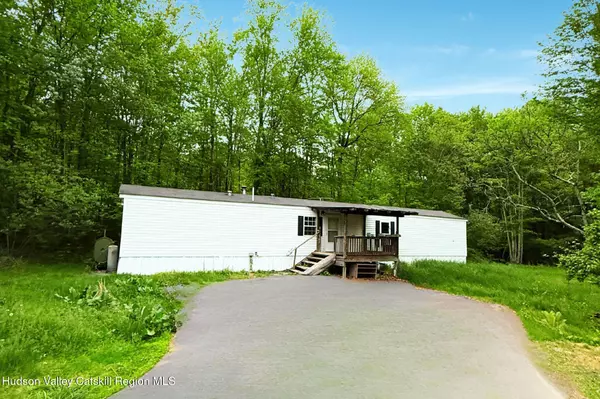 93 Wynkoop DR, Kerhonkson, NY 12446