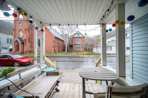 Rosendale, NY 12472,393 Main ST