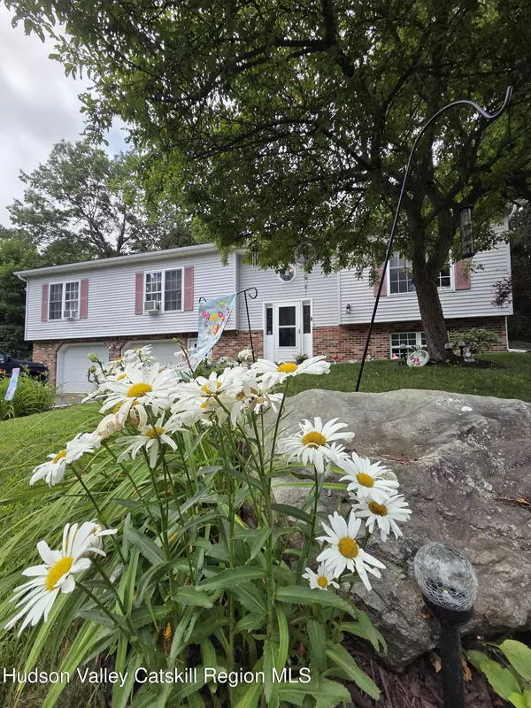 Hudson, NY 12534,42 Overlook CT