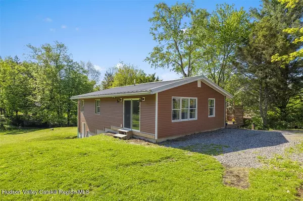 2 Mountain View Pl N PL N, New Paltz, NY 12561