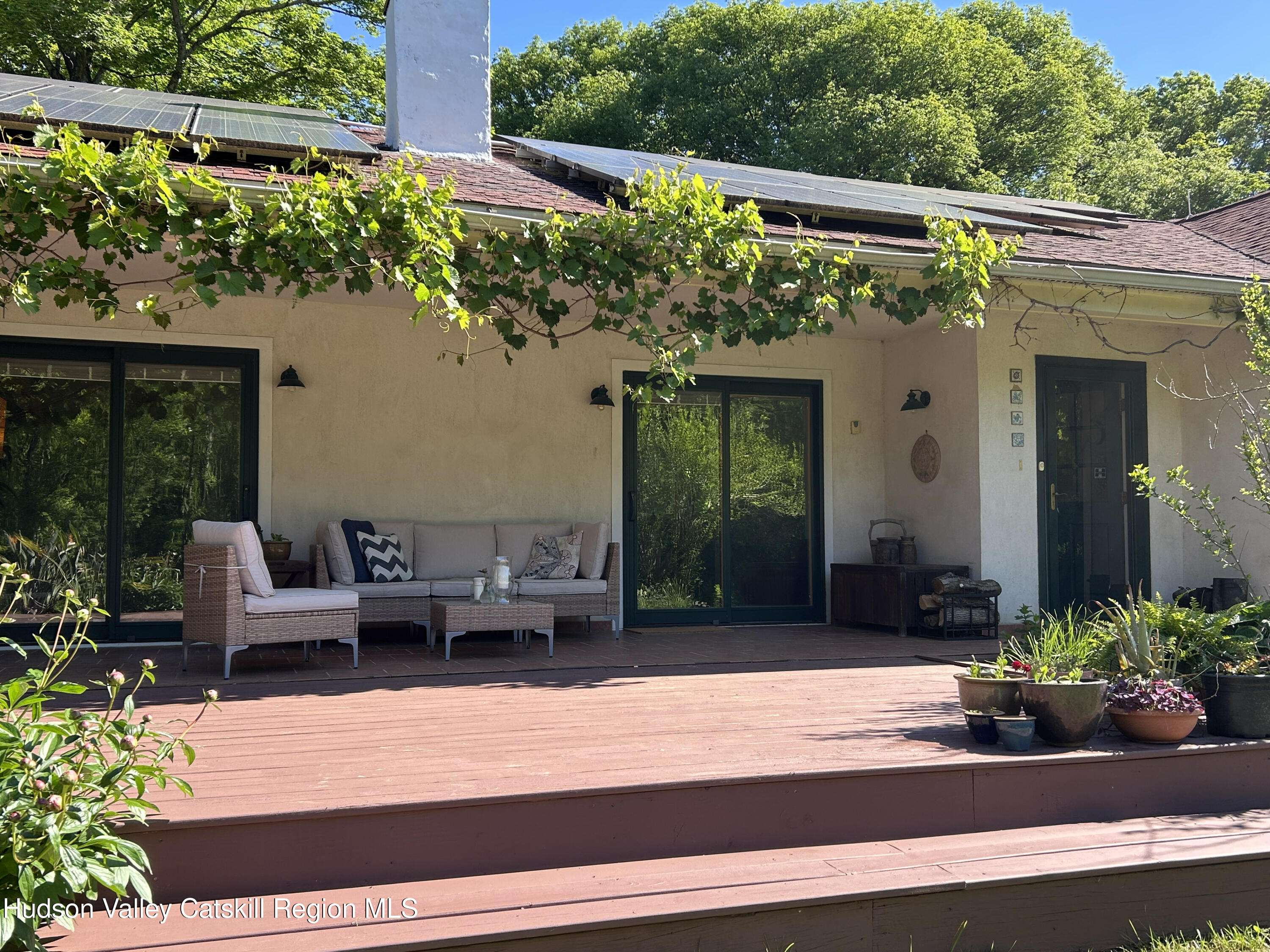Rhinebeck, NY 12572,325 Metzger RD