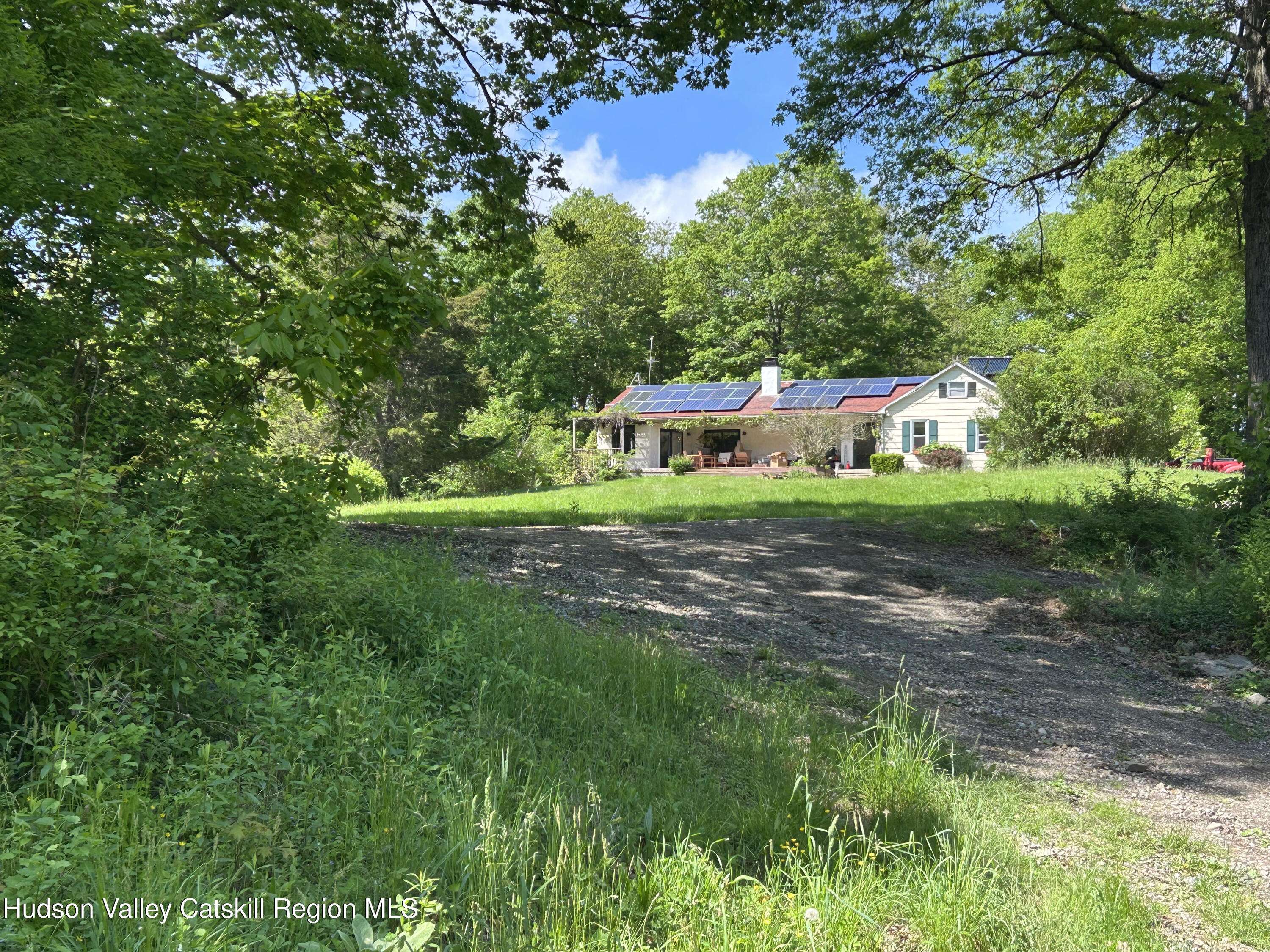 325 Metzger RD, Rhinebeck, NY 12572