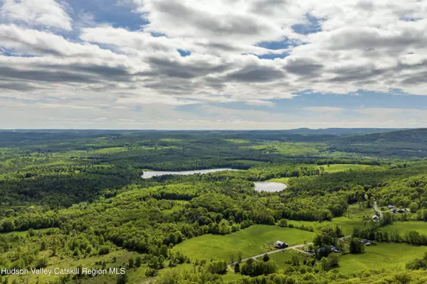 3 Red Rock RD, Wawarsing, NY 12489