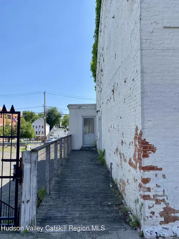 Hudson, NY 12534,334-336 Warren ST